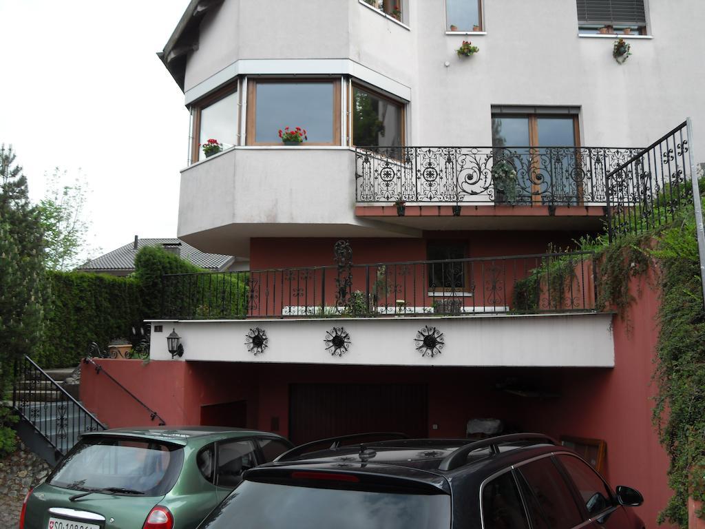 Bed&Breakfast In Flueh Hofstetten-Flüh エクステリア 写真